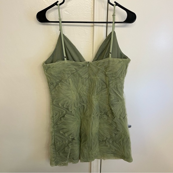 NWT Le Lis Liliana Mini Dress Light Green Textured Mesh Sheath Size Large - Picture 8 of 9